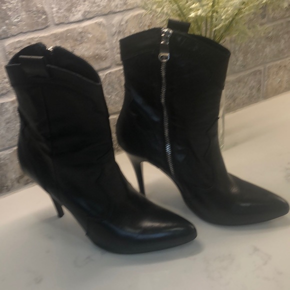 Charles David - Picture 7 of 13